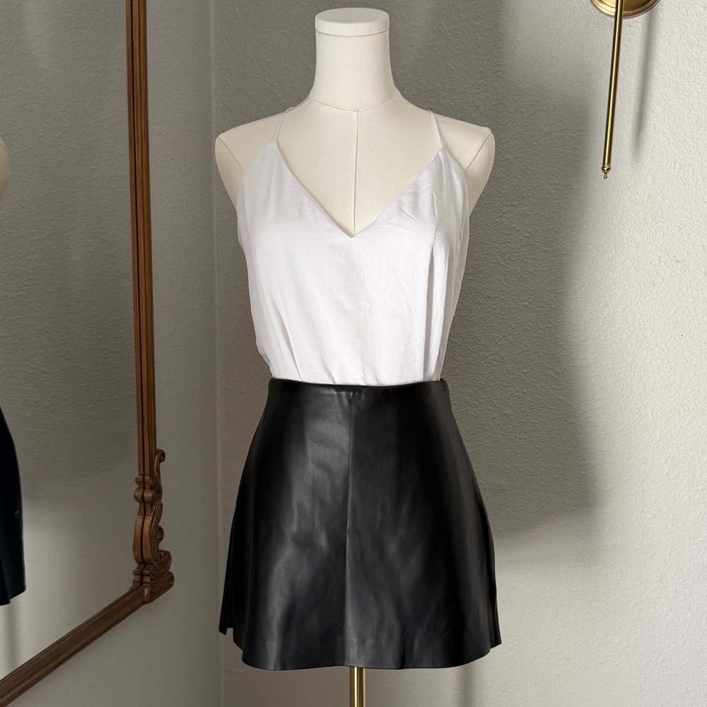 NWT Express Black Faux Leather Mini Skort Size 8